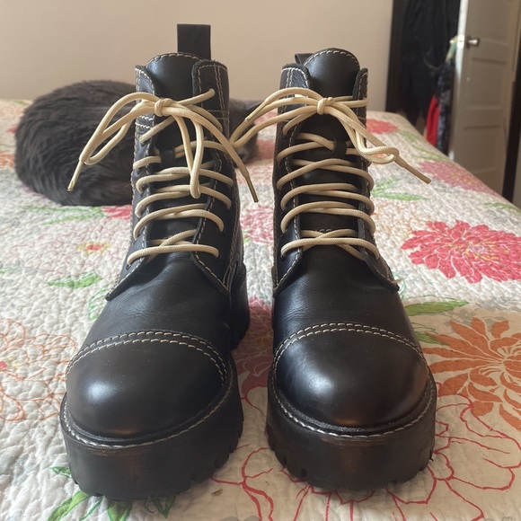 UO doc marten style combat boot - Picture 3 of 4